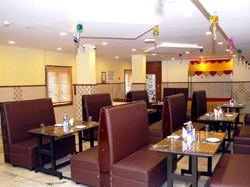 Poppys S.E.T Residency Hotel Kumbakonam Exterior photo