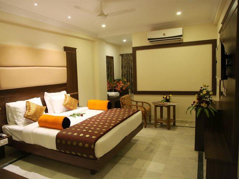 Poppys S.E.T Residency Hotel Kumbakonam Exterior photo