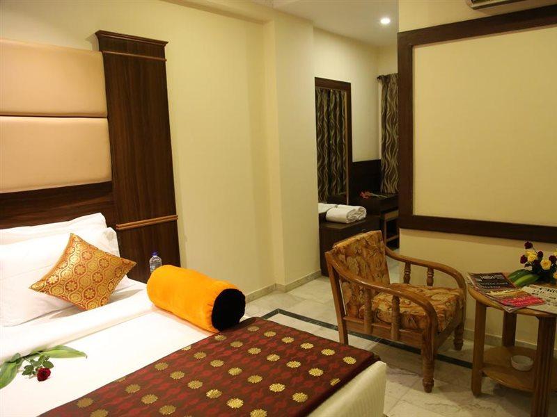 Poppys S.E.T Residency Hotel Kumbakonam Exterior photo