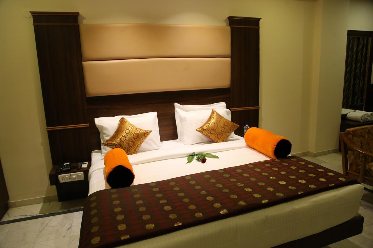 Poppys S.E.T Residency Hotel Kumbakonam Exterior photo