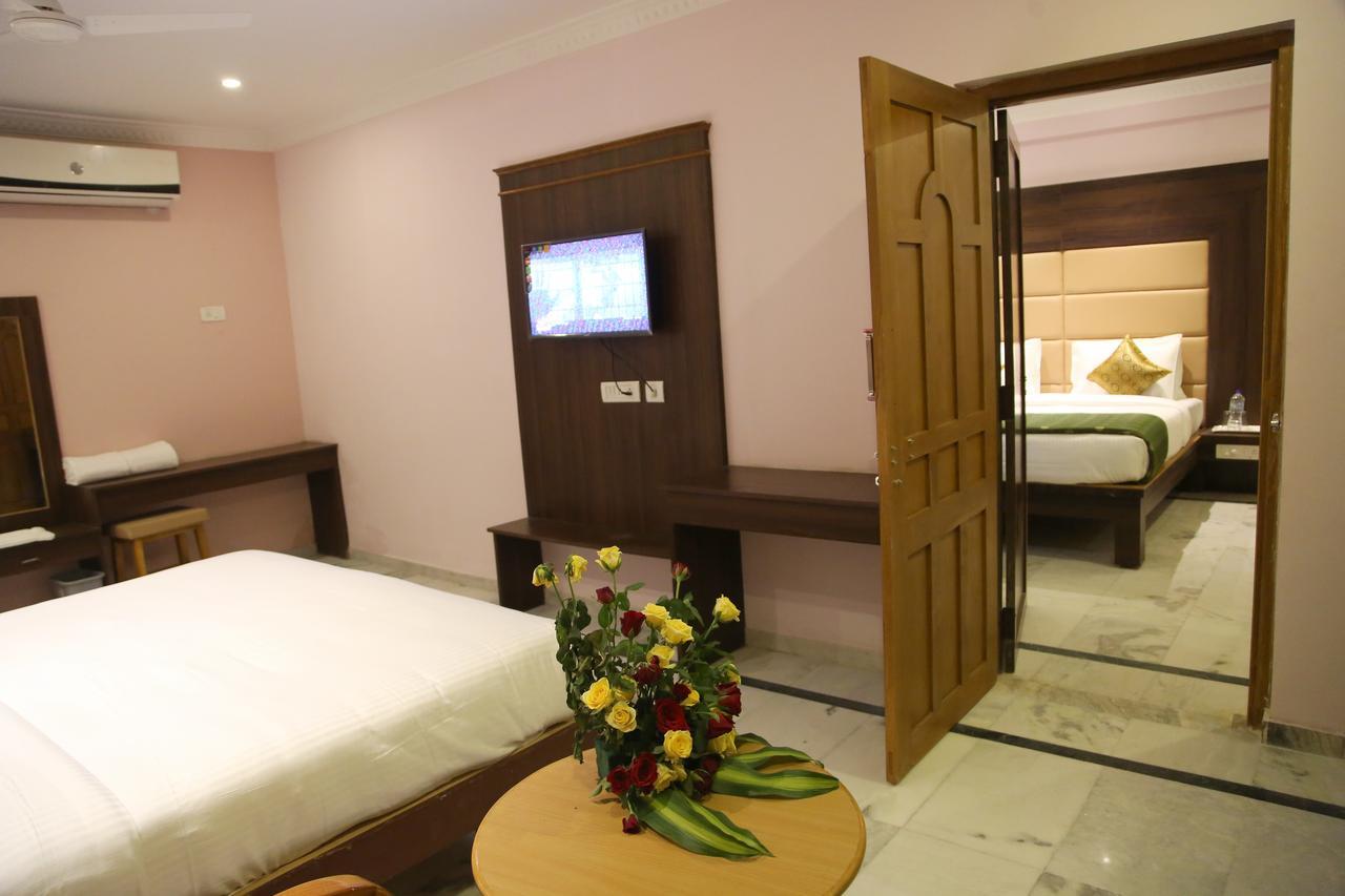 Poppys S.E.T Residency Hotel Kumbakonam Exterior photo