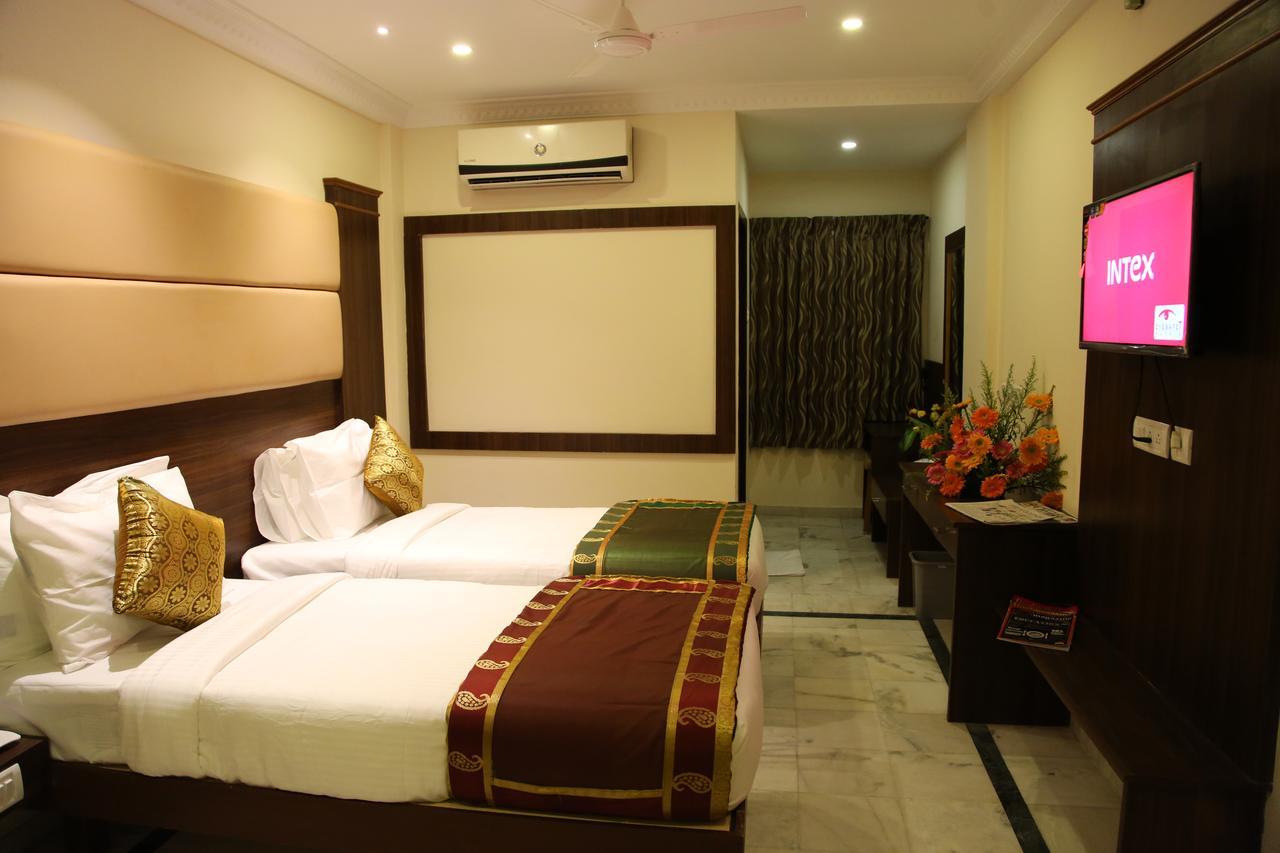 Poppys S.E.T Residency Hotel Kumbakonam Exterior photo
