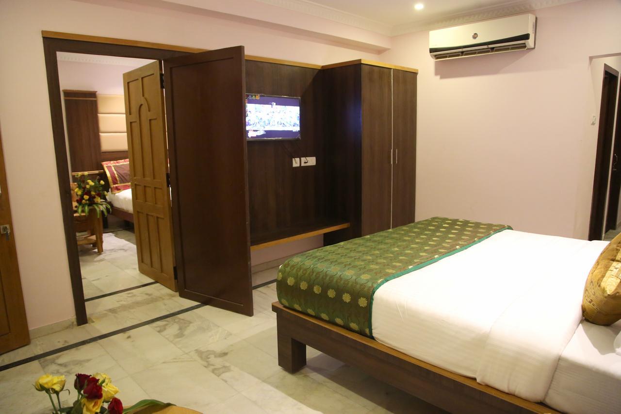 Poppys S.E.T Residency Hotel Kumbakonam Exterior photo