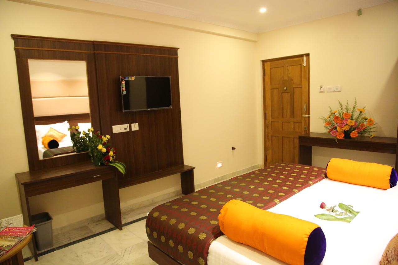 Poppys S.E.T Residency Hotel Kumbakonam Exterior photo