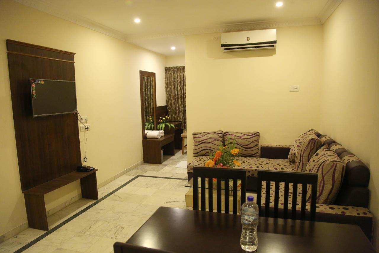Poppys S.E.T Residency Hotel Kumbakonam Exterior photo
