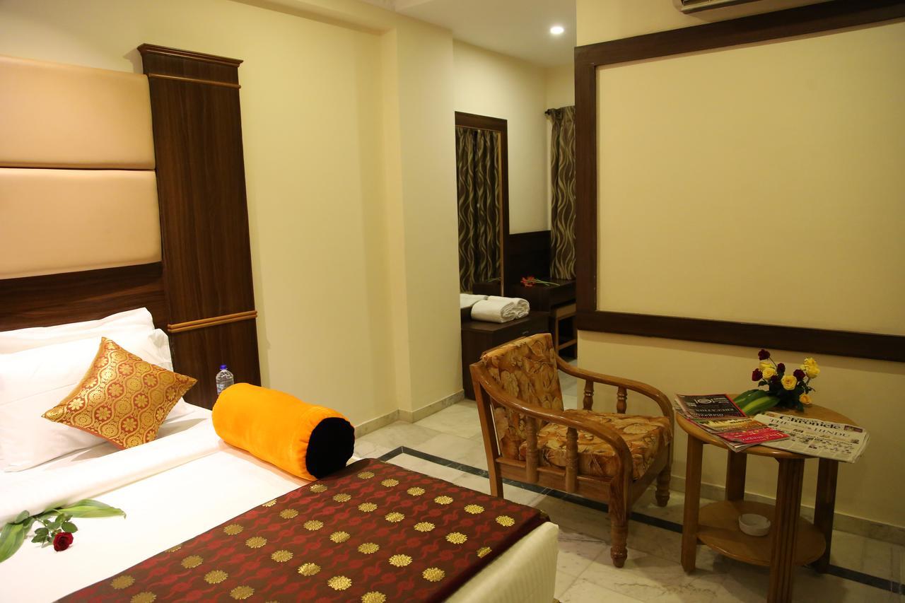 Poppys S.E.T Residency Hotel Kumbakonam Exterior photo