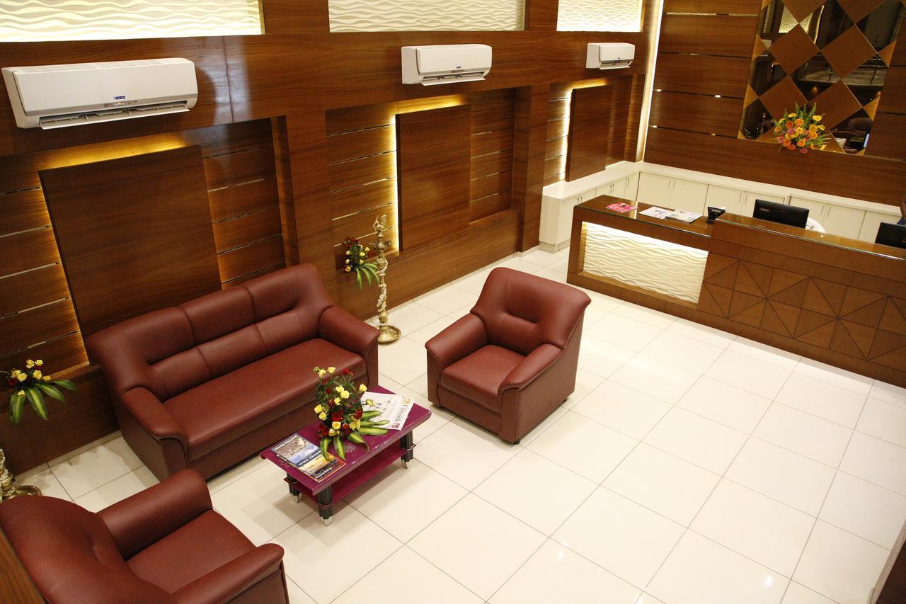 Poppys S.E.T Residency Hotel Kumbakonam Exterior photo